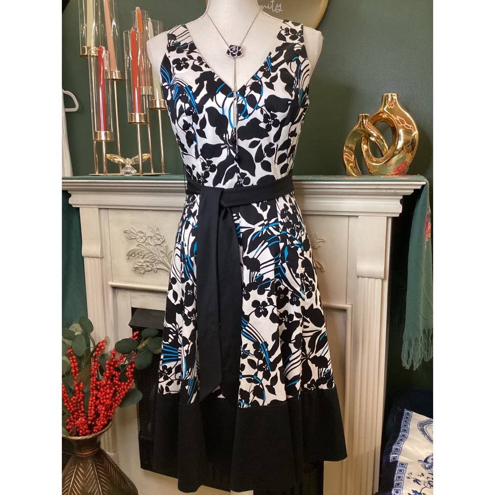 Jones Wear Dress Women 8 Black White Floral Fit & Flare Knee Length Sleeveless